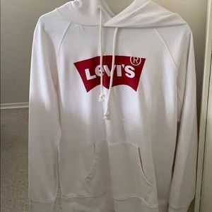 White Levi’s hoodie